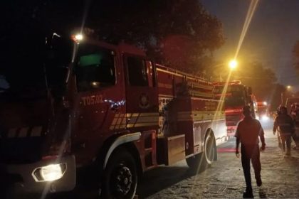 Fakta-fakta terkini soal ledakan gudang amunisi TNI di Gunung Putri, Kabupaten Bogor hingga kendala pemadaman yang dikatakan oleh Kepala Dinas Penanggulangan Kebakaran dan Penyelamatan (Gulkarmat) DKI Jakarta Satriadi Gunawan.