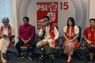 Guru Besar Ilmu Politik Universitas Islam Negeri (UIN) Syarif Hidayatullah Jakarta, Burhanuddin Muhtadi, mengamati lonjakan drastis dalam perolehan suara Partai Solidaritas Indonesia (PSI) yang terjadi belakangan ini.