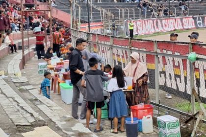 Pedagang UMKM Jualan di Dalam Stadion Haji Agus Salim