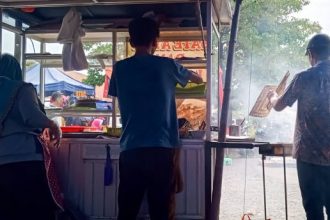 Ramadan telah tiba, saatnya memburu tempat jajan takjil di Jakarta! Menyusuri tempat-tempat untuk mencari takjil telah menjadi bagian dari tradisi ngabuburit bagi banyak umat muslim.