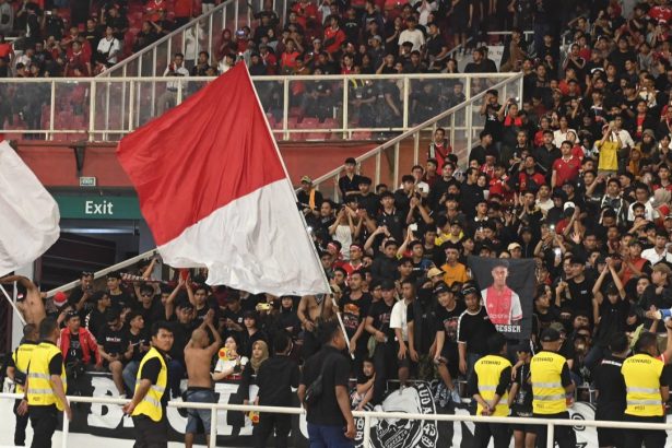Pengamat Sepakbola ungkap alasan suporter Indonesia penuhi stadion. (Foto: inversi/Rifqi)
