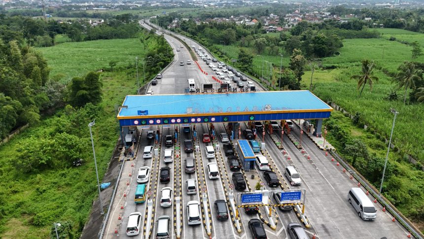 PT Jasamarga Transjawa Tol (JTT) mencatat volume lalu lintas kendaraan meningkat di sejumlah Gerbang Tol Trans Jawa. (Foto: PT Jasa Marga)