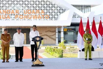 Presiden Joko Widodo meresmikan Bandara Panua Pohuwato di Kabupaten Pohuwato, Provinsi Gorontalo. (Foto: Instagram/jokowi)