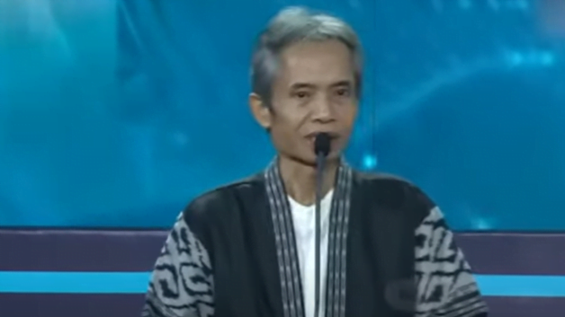 Joko Pinurbo merupakan salah satu penyair ternama di Indonesia. Memiliki sejuta karya tak membuatnya naik hati, namun dirinya tetap mendorong penyair muda untuk terus berkarya. (Foto: Youtube)