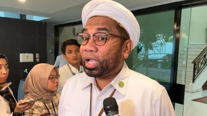 Tenaga Ahli Utama Kantor Staf Presiden (KSP) Ali Mochtar Ngabalin, mengkritik gugatan yang diajukan oleh Anies Baswedan dan Ganjar Pranowo ke Mahkamah Konstitusi (MK) terkait dugaan politisasi bantuan sosial (bansos).