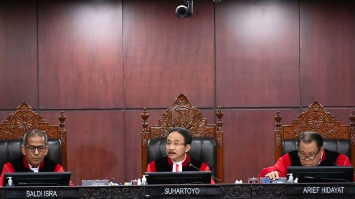 Mahkamah Konstitusi (MK) telah menolak seluruh permohonan dari pasangan calon presiden dan wakil presiden nomor urut 1, Anies Baswedan-Muhaimin Iskandar, dalam kasus Perselisihan Hasil Pemilihan Umum (PHPU) Pilpres 2024.