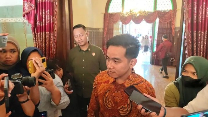 Wali Kota Solo, Gibran Rakabuming Raka, menyatakan bahwa Indonesia memiliki peluang untuk menjadi tuan rumah Piala Dunia mengingat pencapaian yang luar biasa dari Timnas U-23 dalam Piala Asia U23 edisi 2024.