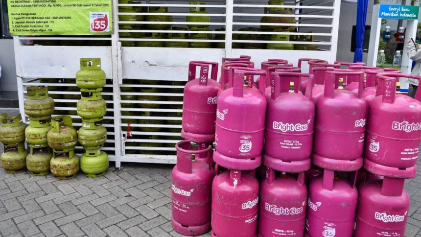 Tim Satuan Tugas Ramadan dan Idulfitri (Satgas RAFI) 2024 melaporkan stokLiquefied Petroleum Gas (LPG/Elpiji). (Foto: Kementerian ESDM)