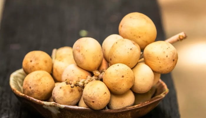 7 Manfaat Buah Duku, Lancarkan Pencernaan dan Redakan Sembelit