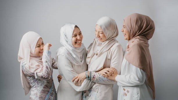Lebaran Idul Fitri 2024 merupakan momen spesial untuk berkumpul bersama keluarga dan kerabat. Tak heran, banyak orang ingin tampil maksimal di hari istimewa ini. Salah satu yang menjadi perhatian utama adalah wajah yang glowing dan sehat.