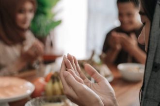 Puasa Syawal merupakan puasa sunnah yang dianjurkan untuk dilaksanakan minimal enam hari setelah Hari Raya Idul Fitri. Puasa ini memiliki banyak keutamaan, salah satunya adalah dapat menghapus dosa-dosa kecil yang telah dilakukan selama setahun.