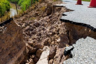 Gempa bumi melanda dekat Taiwan pada hari Rabu, 3 April 2024, dengan magnitudo 7,5. Kejadian ini terjadi sebelum pukul 09:00 waktu setempat dan memicu peringatan tsunami di pulau-pulau selatan Jepang, Taiwan, dan Filipina.