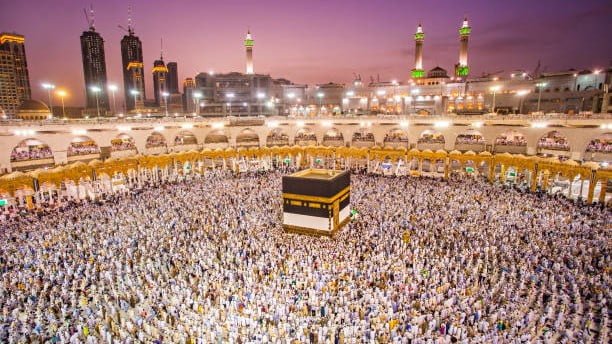 Komisi VIII DPR RI mengingatkan umat Islam di Indonesia yang berencana melakukan perjalanan umrah agar mengikutinya melalui Penyelenggara Perjalanan Ibadah Umrah (PPIU) atau agen resmi yang telah memiliki izin resmi dari Menteri Agama.