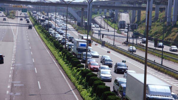 Pemberlakuan sistem ganjil genap di Tol Trans Jawa selama masa Mudik Lebaran tahun 2024 oleh Korps Lalu Lintas (Korlantas) Polri. Tujuan dari kebijakan ini adalah untuk mengurangi volume kendaraan dan mencegah kemacetan selama arus mudik lebaran.