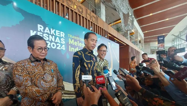 Presiden Joko Widodo (Jokowi) mengidentifikasi kekurangan dokter dan dokter spesialis sebagai tantangan utama dalam sektor layanan kesehatan Indonesia saat ini.