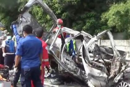 Fakta-fakta kecelakaan maut di Tol Jakarta-Cikampek yang tewaskan 12 orang pada arus mudik Lebaran 2024, Senin, 8 April 2024.