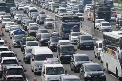 PT Jasamarga Transjawa Tol (JTT) memperpanjang jalur one way lokal di jalan tol ruas Semarang karena peningkatan volume lalu lintas dari arah Tol Trans Jawa selama arus balik Lebaran 2024 atau Idul Fitri 1445 Hijriah.