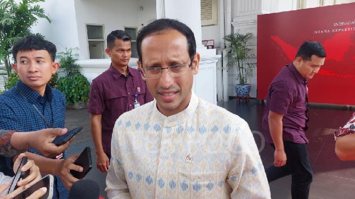 Mendikbud-Ristek Nadiem Makarim menyatakan membatalkan kenaikan UKT usai dipanggil Presiden Jokowi. (Foto: Tempo)