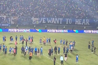 Hasil pertandingan Persib vs Madura United 3-0 pada final Championship Series Liga 1 2023/2024. (Foto: Suasana stadion Si Jalak Harupat setelah Persib menang/inversi.id)