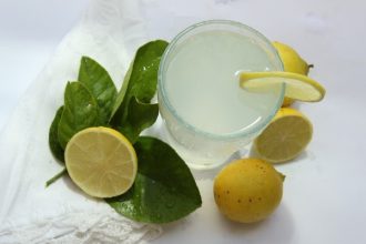 8 Manfaat Minum Air Lemon di Pagi Hari, Cegah Batu Ginjal hingga Turunkan Berat Badan