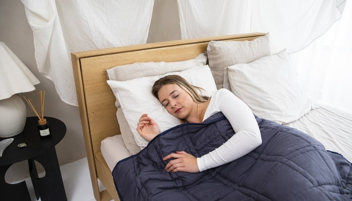 8 Cara Mengatasi Sering Mengigau saat Tidur, No 2 Sangat Penting