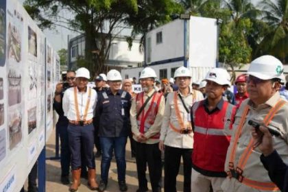 Kementerian Perhubungan (Kemenhub) bersama Pemerintah Provinsi DKI Jakarta dan PT Kereta Api Indonesia sedang mengembangkan Stasiun Tanah Abang untuk meningkatkan pelayanan kepada penumpang.