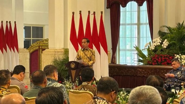 Kelompok relawan pendukung Presiden Joko Widodo, yang dikenal sebagai Pro Jokowi (Projo), memberikan tanggapan terhadap pernyataan Wakil Presiden RI ke-10 dan ke-12, Jusuf Kalla (JK) yang menyebut bahwa Jokowi bukan lagi kader PDIP.