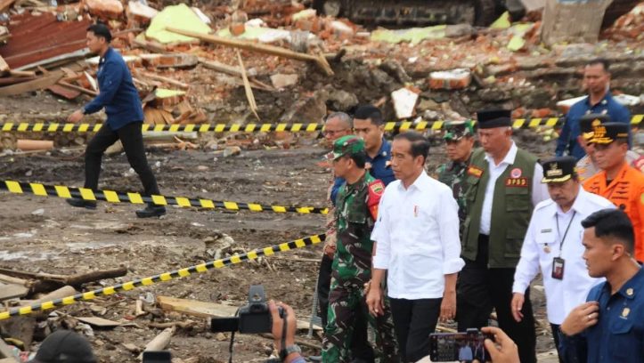 Presiden Joko Widodo (Jokowi) menegaskan bahwa pemerintah siap membantu relokasi ratusan warga yang terdampak bencana banjir bandang dan lahar dingin di Sumatera Barat (Sumbar).