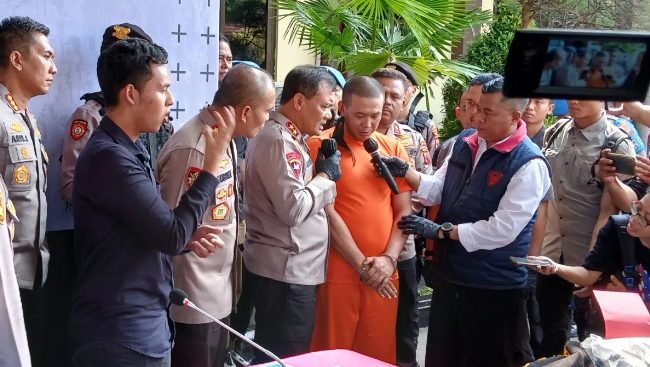 Kepolisian Resor Kota Magelang, Jawa Tengah menangkap kurir narkoba jenis sabu-sabu yakni tersangka Ongki Wijaya Saputra, 38, di Magelang, Jawa Tengah. (FOTO: Antara)
