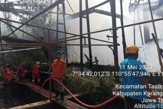 Kebakaran terjadi di Pabrk Gula Tasikmadu, Karanganyar, Jawa Tengah pada Sabtu, 11 Mei 2024. (Foto: BPBD Karanganyar)