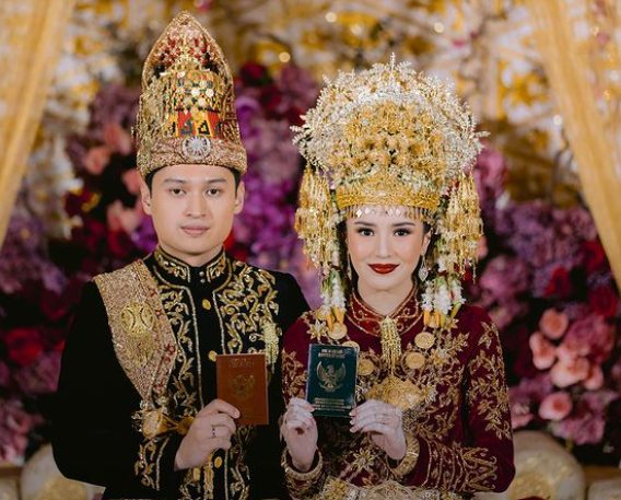 Beby Tsabina dan Anggota DPR RI, Rizki Natakusumah resmi menikah pada Minggu (23/6/3034) di Jakarta Pusat. (Foto: Tangkapan layar Instagram)