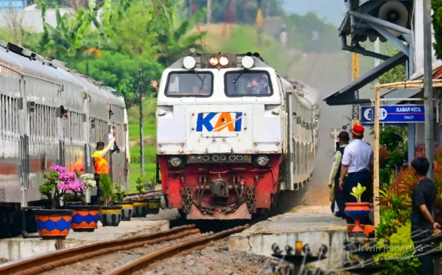PT KAI Commuter mencatat jumlah penumpang KRL Jabodetabek selama libur panjang Idul Adha pada 15-16 Juni 2024 mencapai 1.289.420 orang.