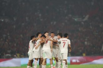 Pelatih Timnas Indonesia, Shin Tae-yong, memberikan komentarnya setelah berhasil membawa timnya melaju ke putaran ketiga Kualifikasi Piala Dunia 2026 Zona Asia. Ia memberikan apresiasi kepada para pemain yang telah bekerja keras.