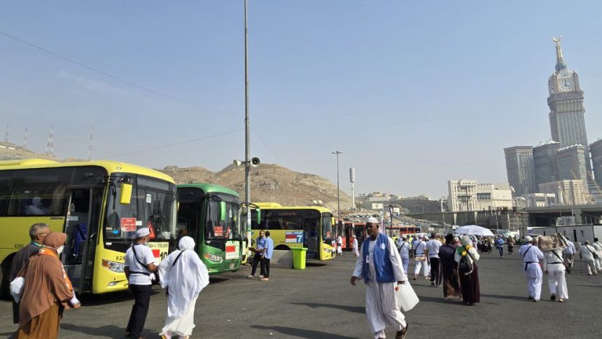 Jemaah Haji akan Diperiksa Sebelum Berangkat ke Arafah. (Foto: Suasana di Terminal Syib Amir, Mekkah/Kemenag)