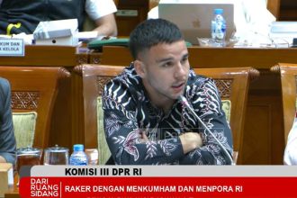 Komisi III DPR Setuju Calvin Verdonk dan Jens Raves jadi Pemain Timnas Indonesia. (Foto: Calvin Vardonk hadiri rapat kerja DPR dengan Menkumham dan Menpora)