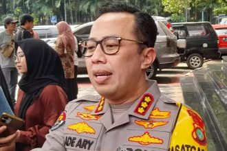 Kepala Bidang Humas Polda Metro Jaya Komisaris Besar Ade Ary Syam Indradi mengungkapkan tersangka Pelat Palsu DPR. (Foto: Berita Satu)