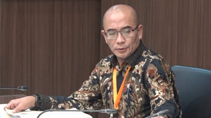 Ketua Komisi Pemilihan Umum (KPU), Hasyim Asy'ari, menegaskan bahwa usia minimum calon kepala daerah masih didasarkan pada tanggal penetapan pasangan calon, bukan pada saat pelantikan.