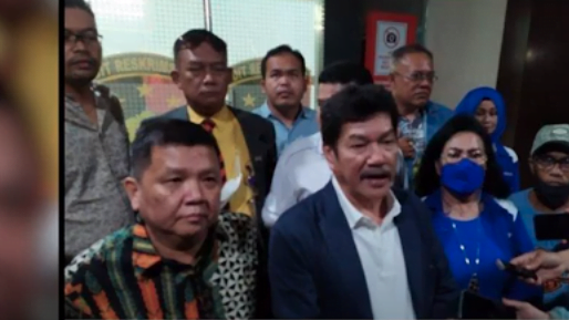 Ketua DPC Peradi Bandung Roely Panggabean sampaikan saat bersama para pengacara yang akan mendampingi saksi-saksi yang dipanggil Polda Jabar di kasus Vina dan Eky atau yang viral disebut dengan kasus Vina Cirebon
