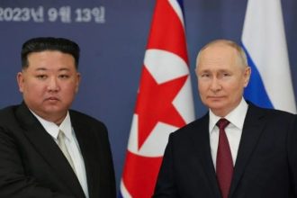 Stasiun televisi Korea Utara menayangkan kedatangan Presiden Rusia Vladimir Putin di Pyongyang pada Rabu pagi, 19 Juni 2024.