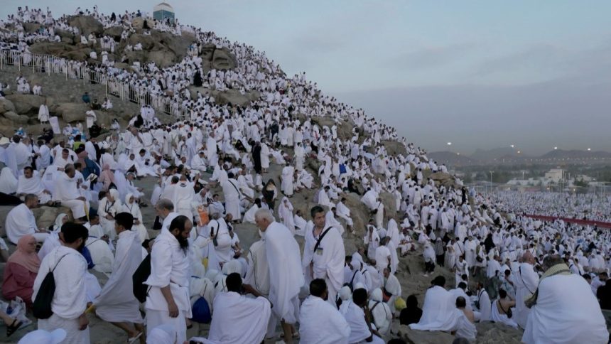 Jadwal Ibadah Wukuf di Padang Arafah. (Foto: Umat muslim dari seluruh dunia melaksanakan wukuf di Arafah/Antara)