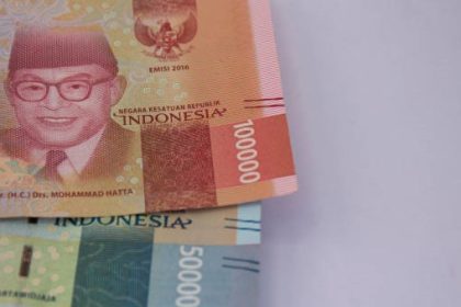 Majelis Ulama Indonesia (MUI) mengingatkan bahwa bantuan sosial (bansos) seharusnya diberikan kepada keluarga miskin yang berusaha dan bekerja keras, bukan kepada mereka yang terlibat dalam perjudian.