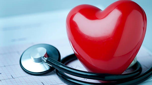 Menjaga kesehatan jantung merupakan hal yang penting untuk dilakukan, karena jantung adalah organ vital yang berperan penting dalam memompa darah ke seluruh tubuh.