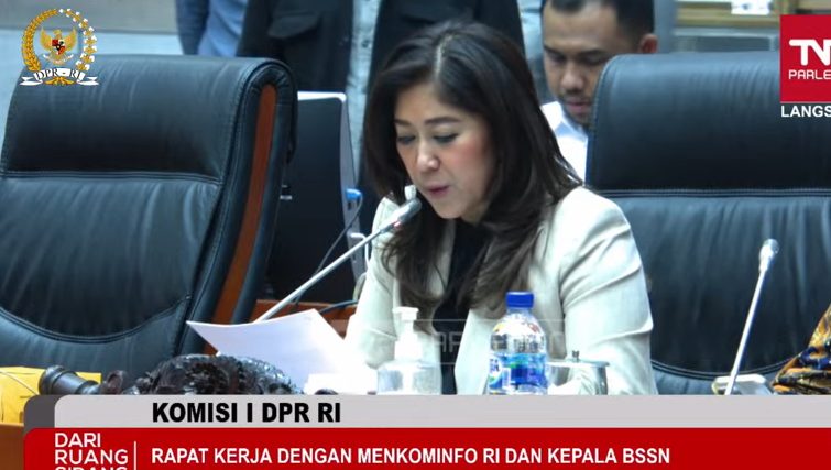 Komisi I DPR menyatakan keheranan atas ketidakhadiran cadangan data di Pusat Data Nasional (PDN), terutama setelah serangan peretas terhadap fasilitas di Surabaya beberapa waktu lalu.