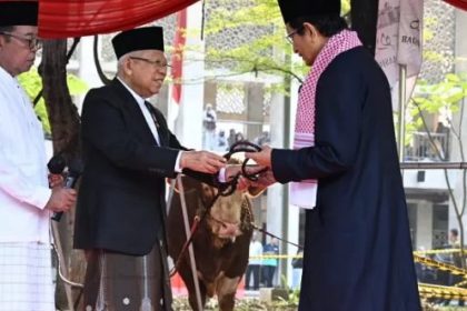 Wakil Presiden Ma’ruf Amin bersama Wury Ma’ruf Amin melaksanakan salat Idul Adha 1445 H/2024 M di Masjid Istiqlal Jakarta pada Senin pagi, 17 Juni 2024.