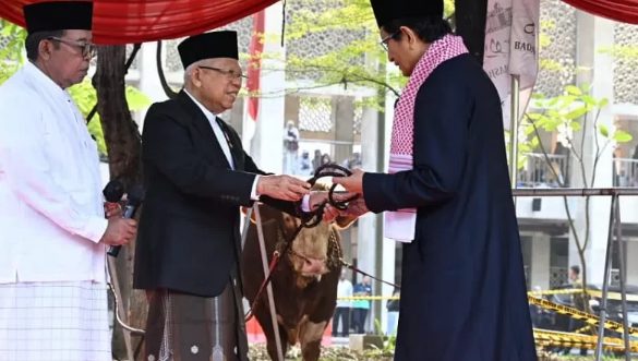 Wakil Presiden Ma’ruf Amin bersama Wury Ma’ruf Amin melaksanakan salat Idul Adha 1445 H/2024 M di Masjid Istiqlal Jakarta pada Senin pagi, 17 Juni 2024.