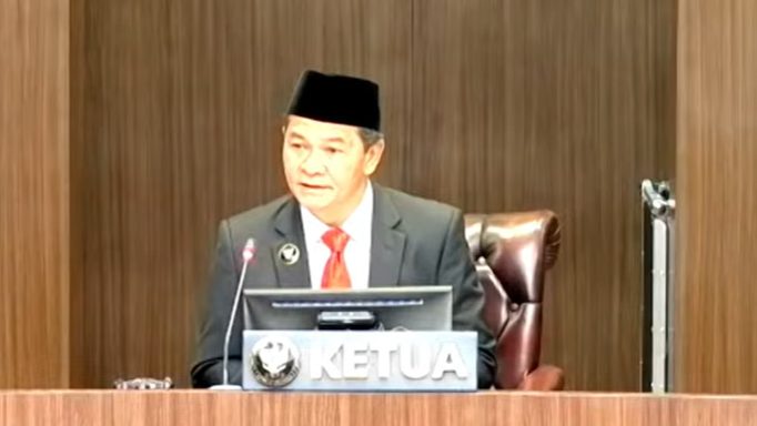 Anggota Komisi II DPR RI Teddy Setiadi menyampaikan bahwa DKPP telah mengambil langkah tegas. (Foto: Ketua DKPP Heddy Lugito/Tangkapan layar Youtube)