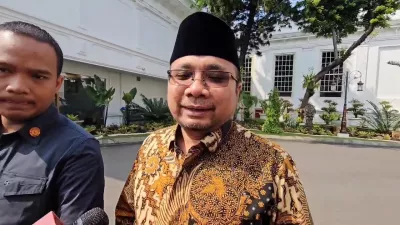 Presiden Joko Widodo (Jokowi) memanggil Menteri Agama (Menag) Yaqut Cholil Quomas di Kompleks Istana, Jakarta, Jumat (19/7/2024).
