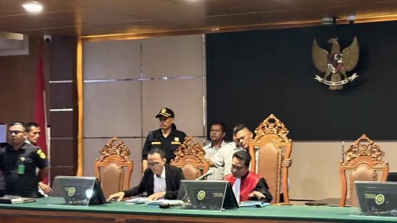 Hakim tunggal Pengadilan Negeri (PN) Bandung, Eman Sulaeman, telah mengabulkan gugatan praperadilan yang diajukan oleh Pegi Setiawan, tersangka dalam kasus Vina Cirebon.