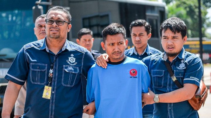 Polda Jawa Barat menyatakan akan menindaklanjuti putusan praperadilan terkait Pegi Setiawan. Dalam putusan tersebut, hakim mengabulkan gugatan sehingga status tersangka Pegi dibatalkan demi hukum, dan ia harus dibebaskan dari tahanan.