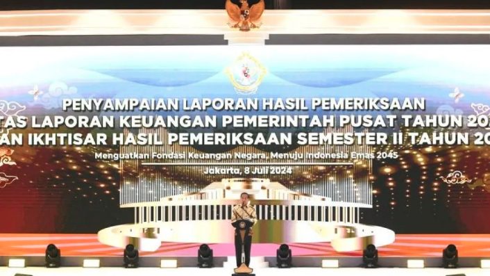 Presiden Joko Widodo (Jokowi) mengharapkan dukungan dari Badan Pemeriksa Keuangan (BPK) selama masa transisi ke pemerintahan Prabowo Subianto. Jokowi yakin bahwa Prabowo akan menindaklanjuti rekomendasi BPK dengan baik.